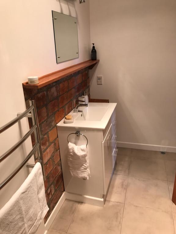 Private, Comfortable Studio. Уелингтън Екстериор снимка